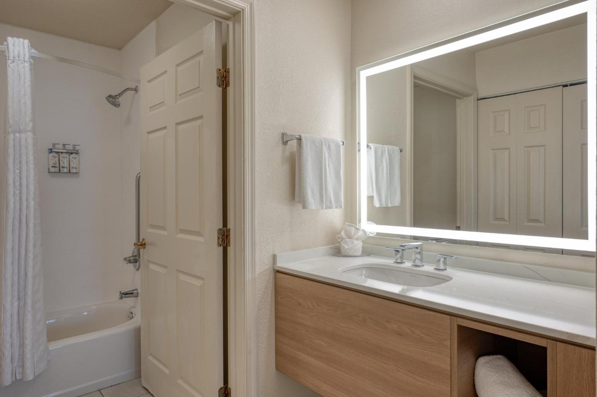 Staybridge Suites Allentown Airport Lehigh Valley By Ihg Exterior photo