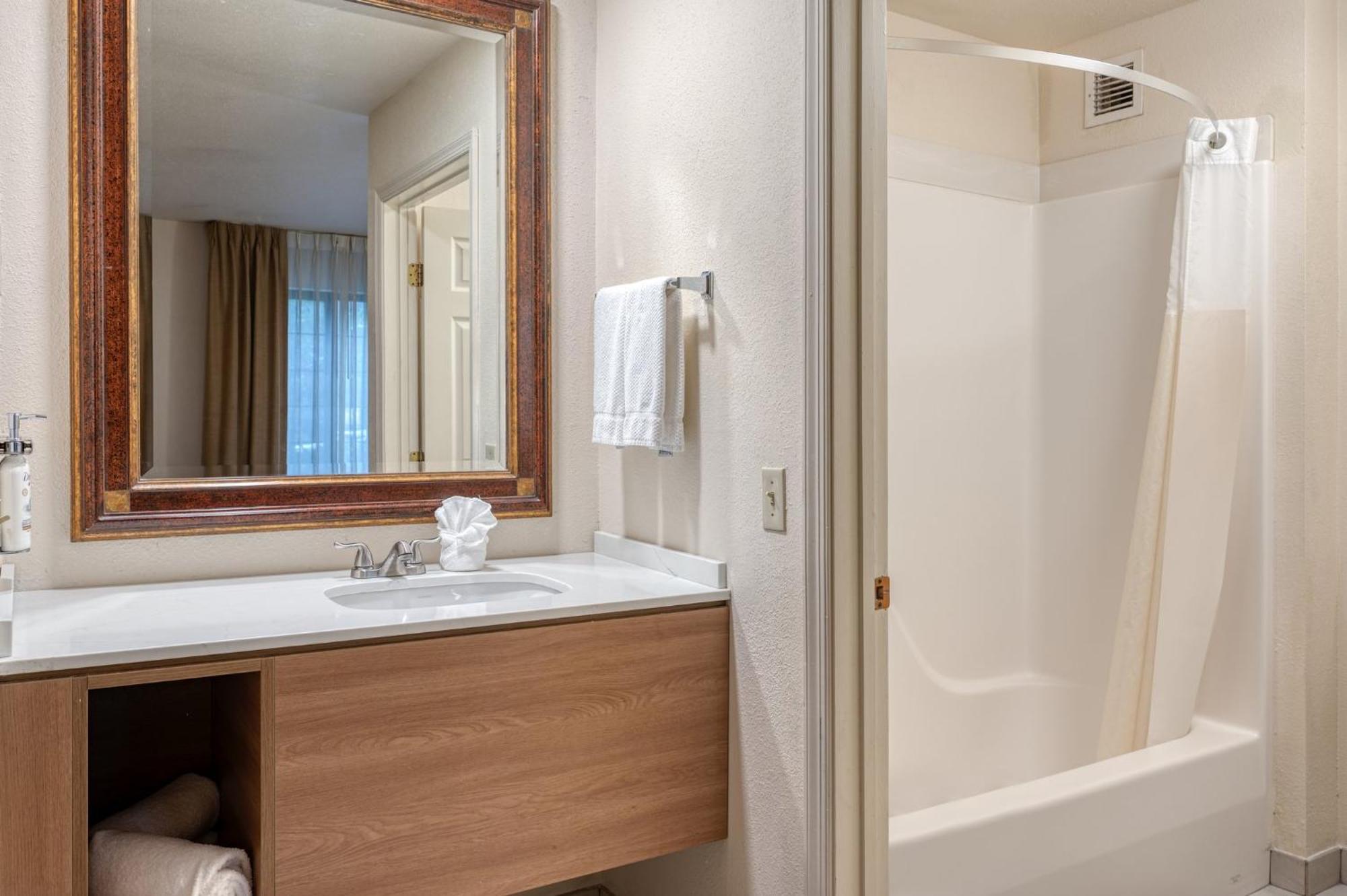 Staybridge Suites Allentown Airport Lehigh Valley By Ihg Exterior photo